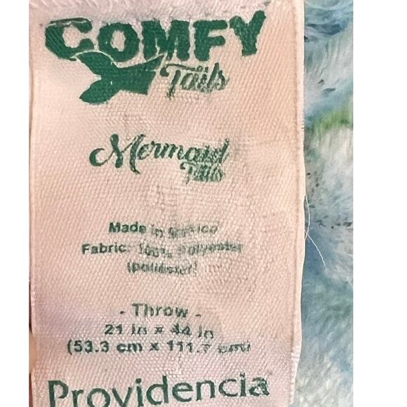 Comfy tails green blue mermaid tail blanket - Picture 3 of 4